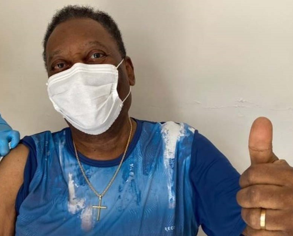 Pelé tem piora no quadro de saúde e volta para UTI de hospital; jogador está internado desde o fim de agosto