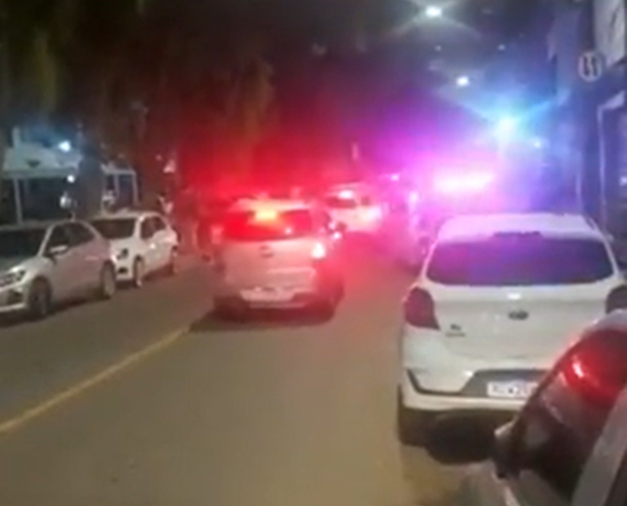 Vídeo mostra policiais encerrando festa paredão no Horto Florestal, em Salvador; assista