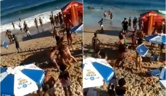 VÍDEO: briga generalizada tem puxão de cabelo e arremesso de cadeira na praia da Barra; homem foi detido