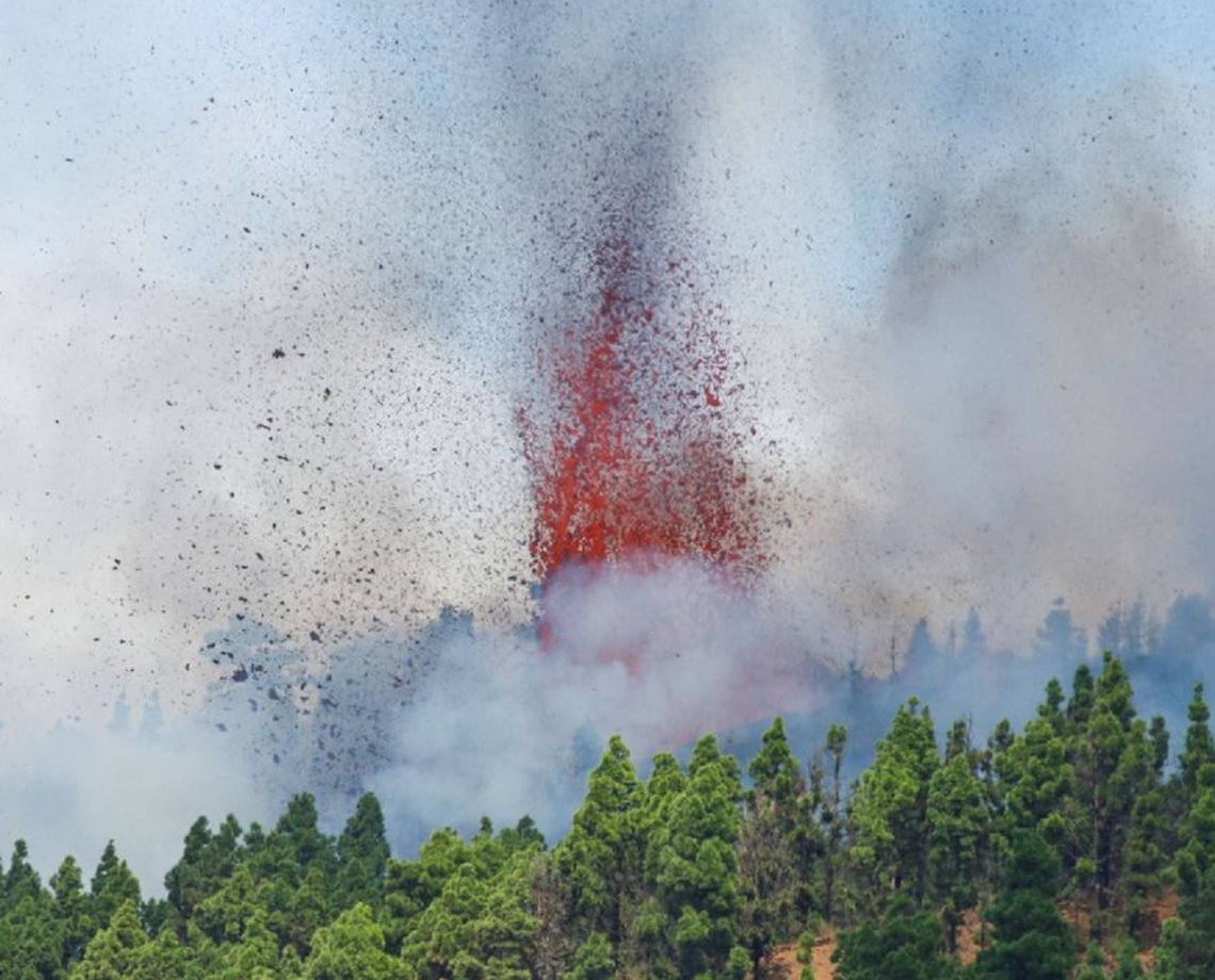 Ilhas Canárias: lava de vulcão continua a se aproximar da água e autoridades se preparam para os piores cenários