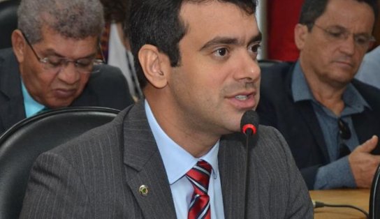 Gasolina está cara, né? Deputado também acha e defende que Rui reduza o imposto sobre combustíveis