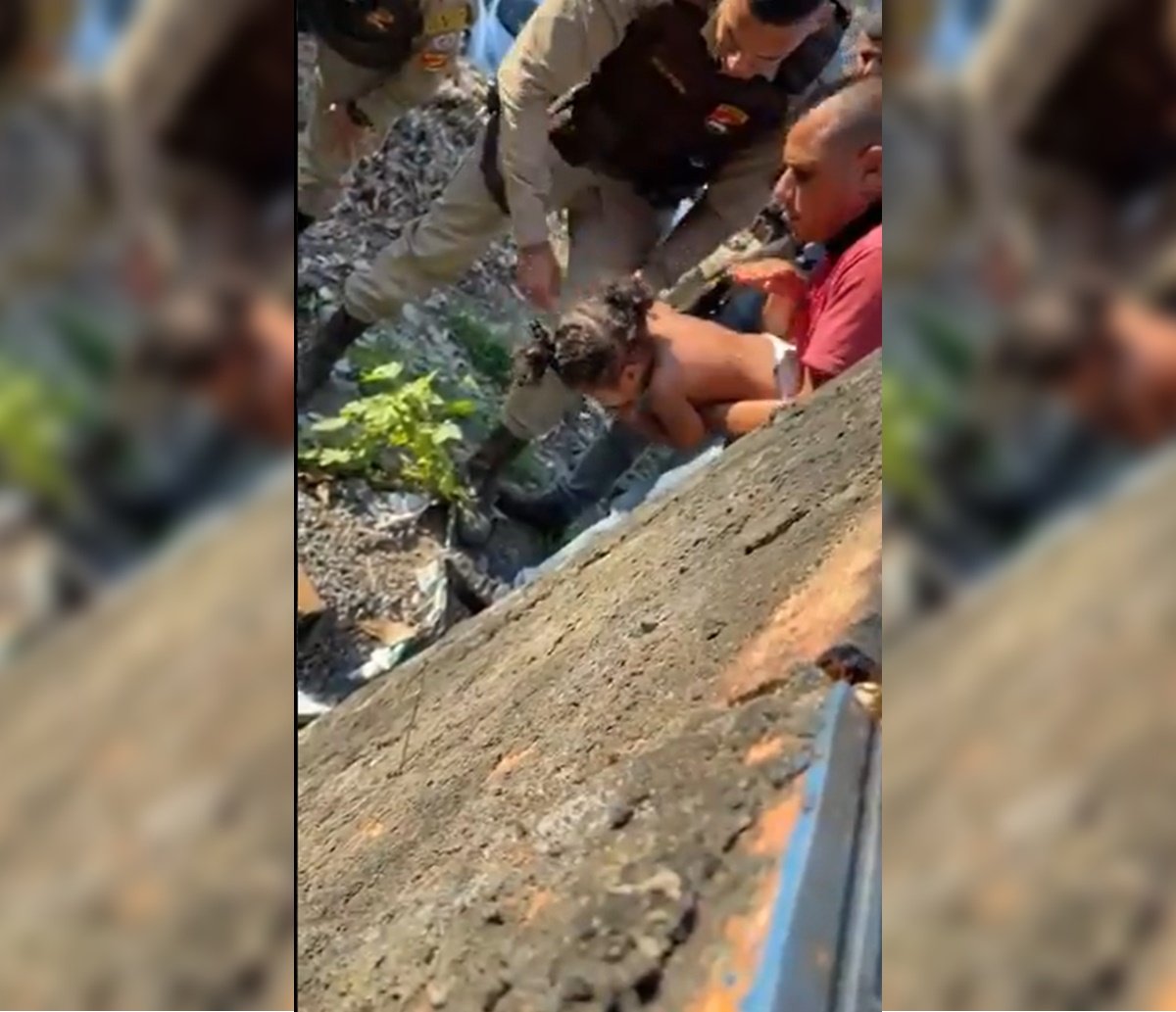 Policiais salvam criança engasgada com moeda em Salvador e vídeo mostra alívio; assista 