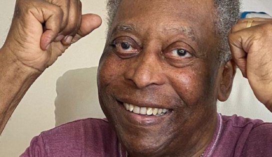 Pelé divulga vídeo no hospital e diz melhorar a cada dia: "estou cercado de carinho e incentivos"; assista