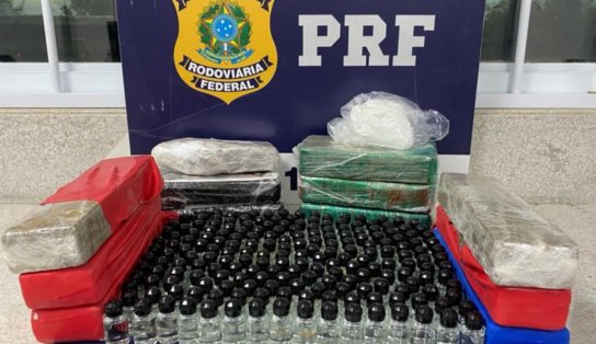 Mulher é presa transportando quase 200 frascos de lança-perfume, maconha e cocaína em ônibus de turismo na BR-116