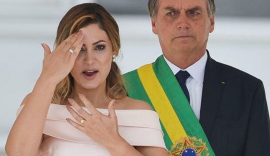 Bolsonaro afirma que Michelle tomou vacina contra a Covid-19; "maior de idade, sabe o que faz"