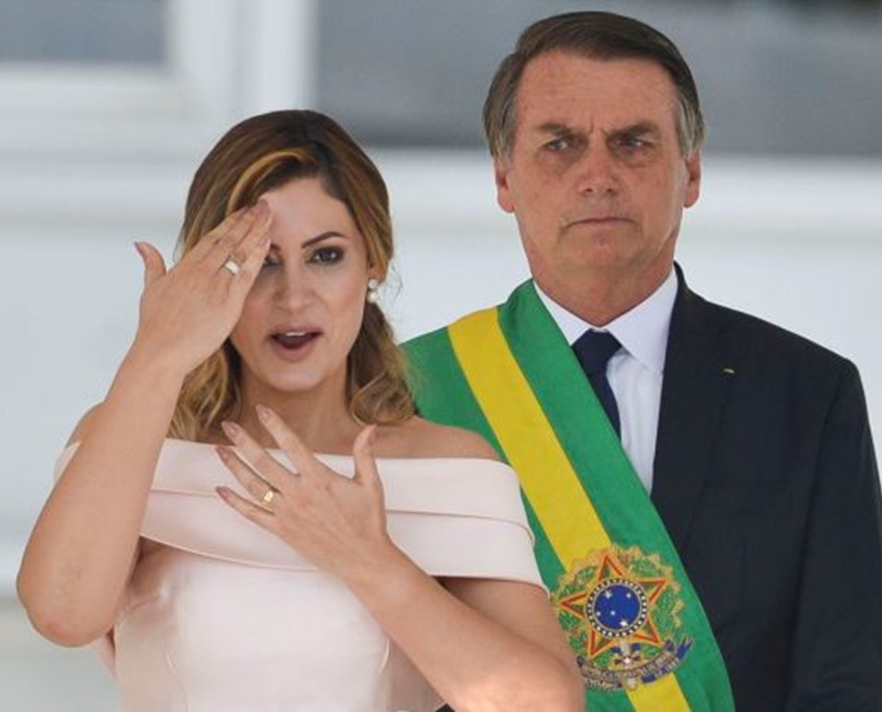 Bolsonaro afirma que Michelle tomou vacina contra a Covid-19; "maior de idade, sabe o que faz"