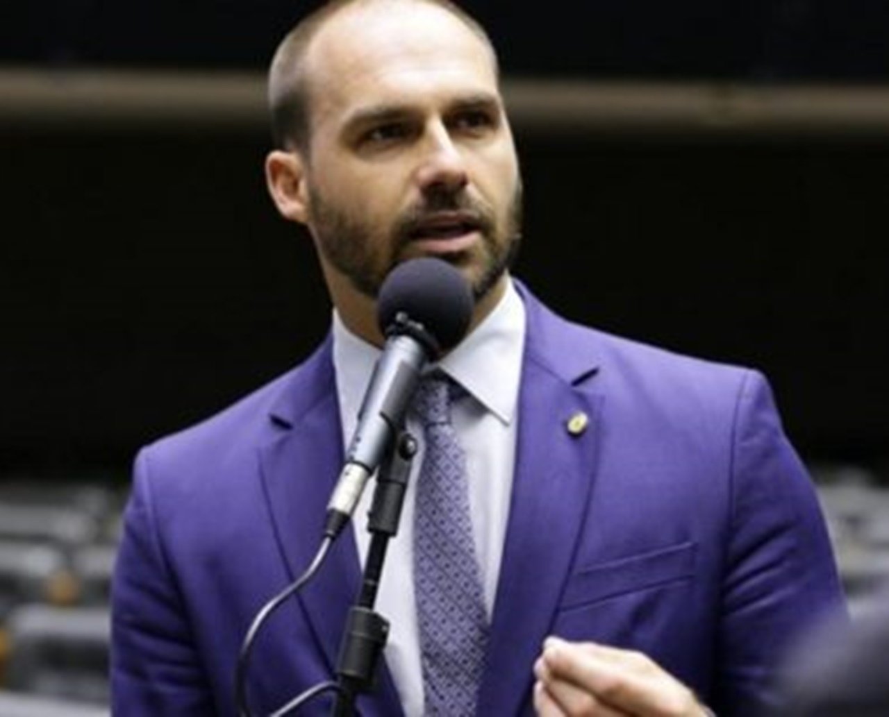 Mais um: Eduardo Bolsonaro testa positivo para Covid-19 e é o segundo membro da comitiva brasileira a ser infectado