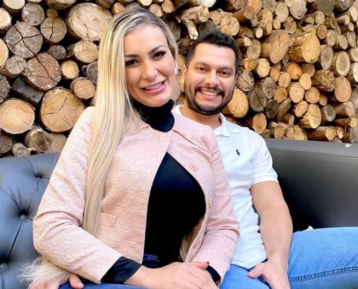 Grávida, Andressa Urach anuncia separação, revela internação em clínica psiquiátrica e raiva de igreja evangélica