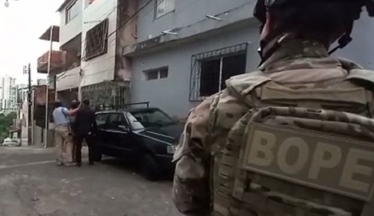 Bope negocia rendição de três criminosos que fazem refém dentro de residência na Cidade Nova; suspeitos fugiram de abordagem