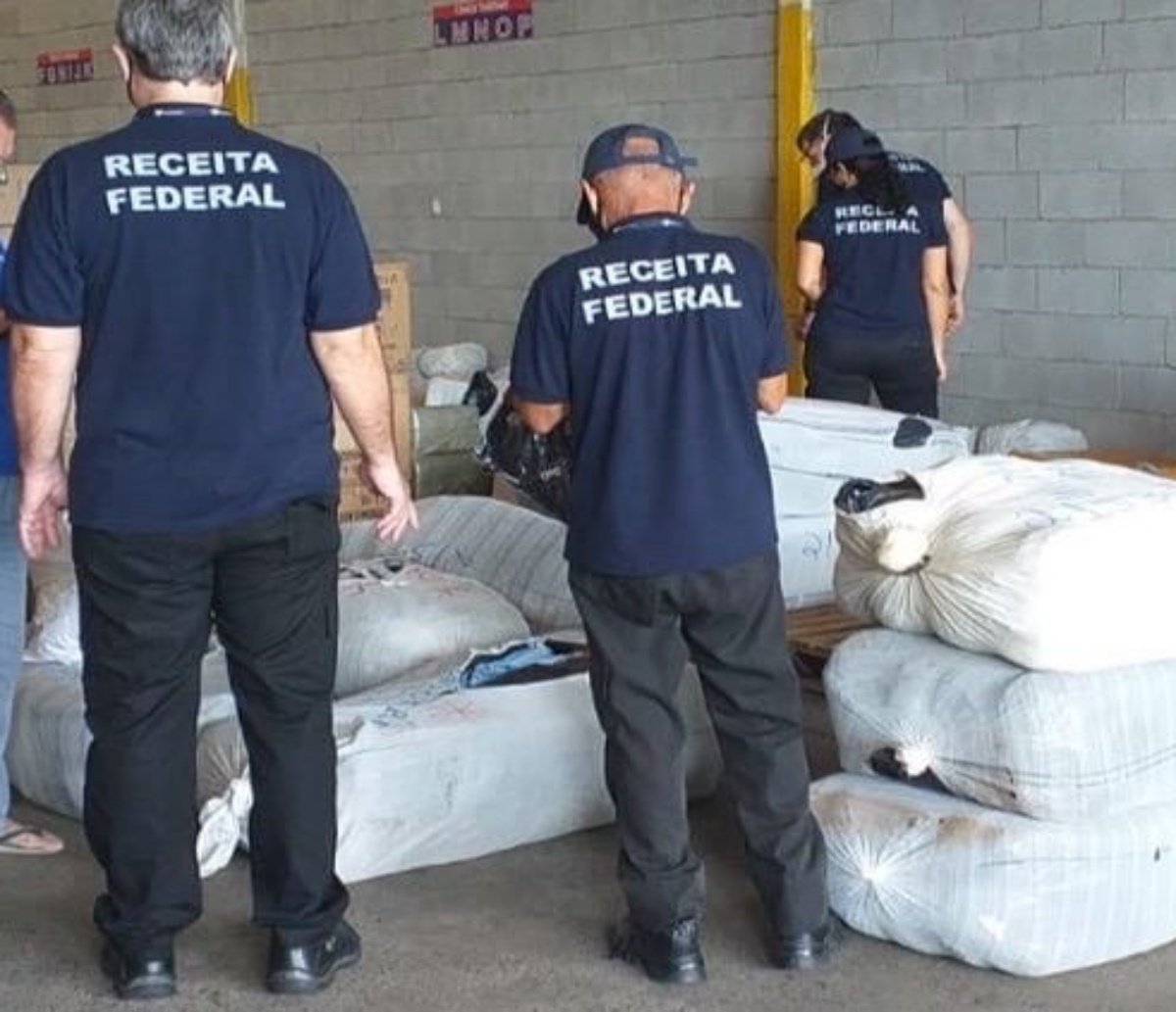 Depósito com produtos falsificados é descoberto em Salvador; mercadorias são avaliadas em R$ 100 mil