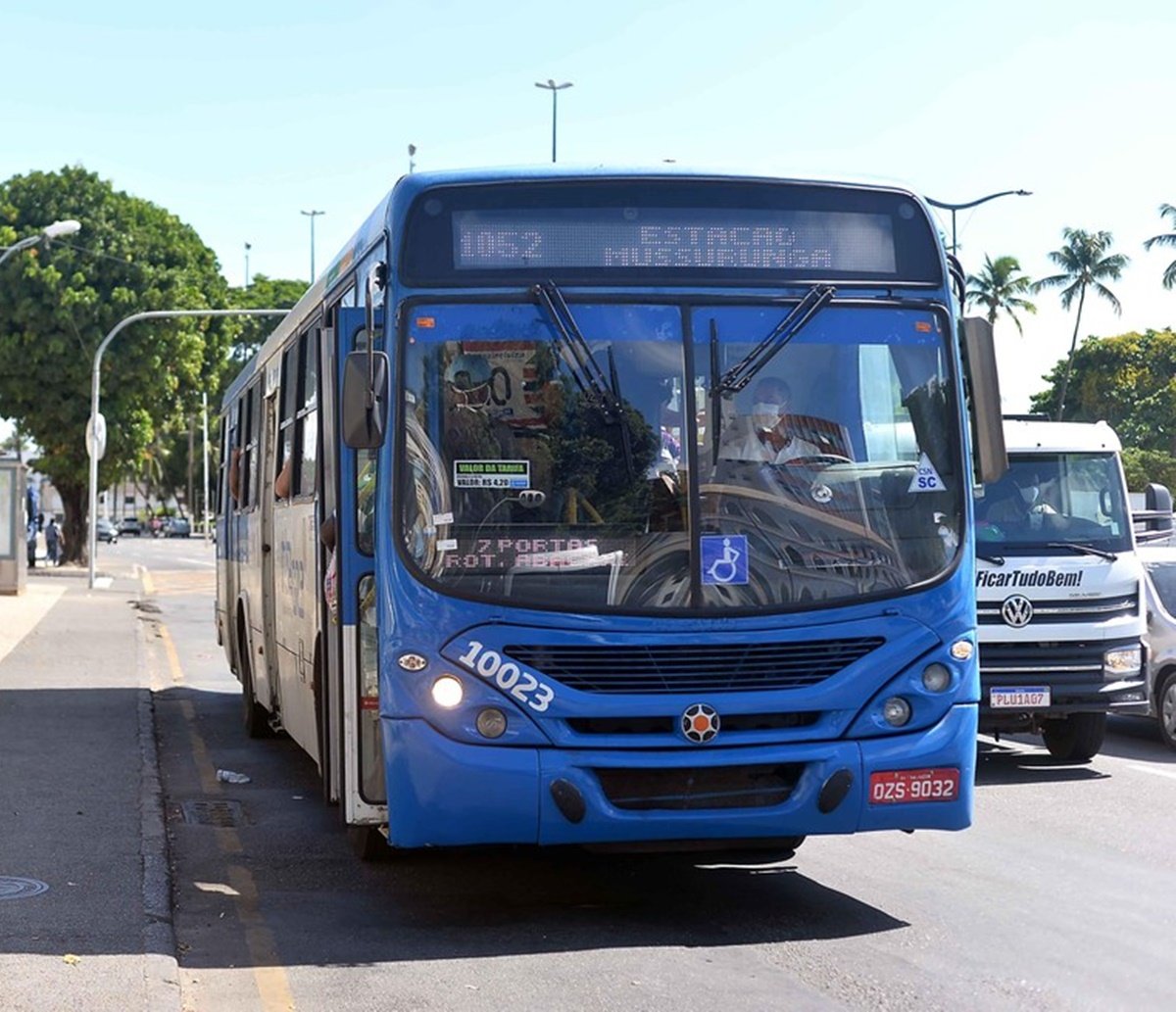 Fim dos "azuzinhos": linhas de ônibus em Salvador passam a ser operadas por outras empresas; veja o que muda