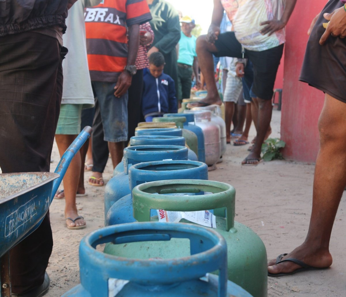 Em nova ação, gás será vendido pela metade do preço em bairro de Salvador na segunda; veja como conseguir 