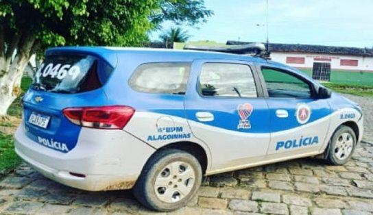 Homem é preso por policiais militares após agredir companheira com socos na cidade de Inhambupe