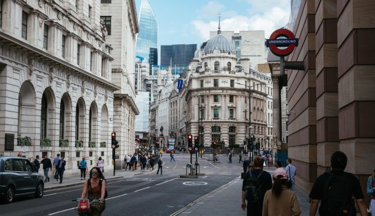 Reino Unido tira viajantes de Brasil e de outros países de quarentena obrigatória; mudanças devem ser anunciadas na quinta