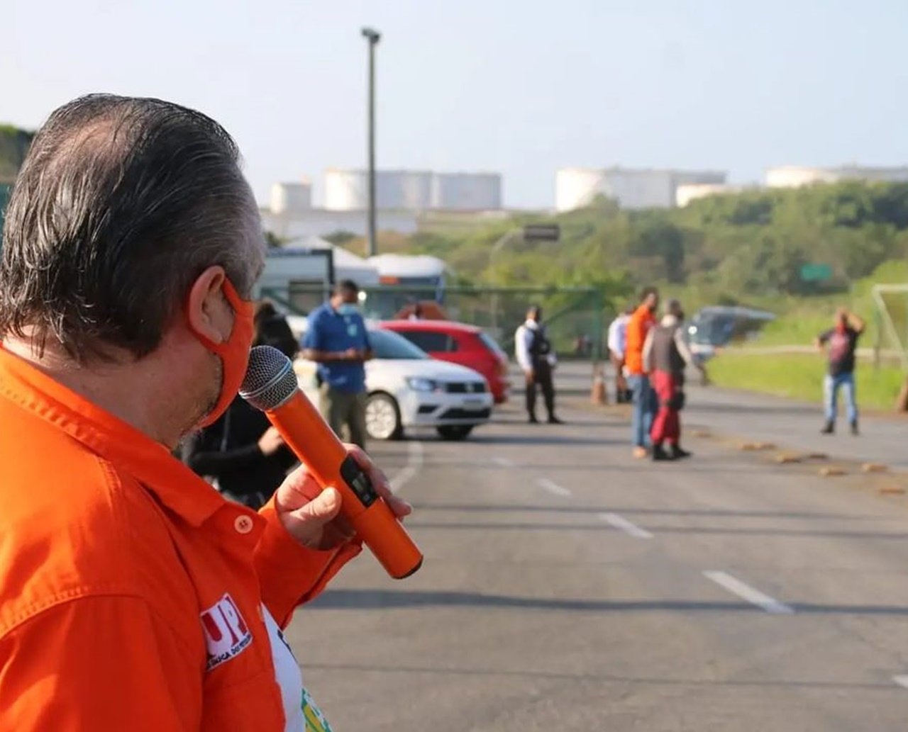 Petroleiros fazem ato contra venda da refinaria Landulpho Alves "pela metade do seu valor de mercado"