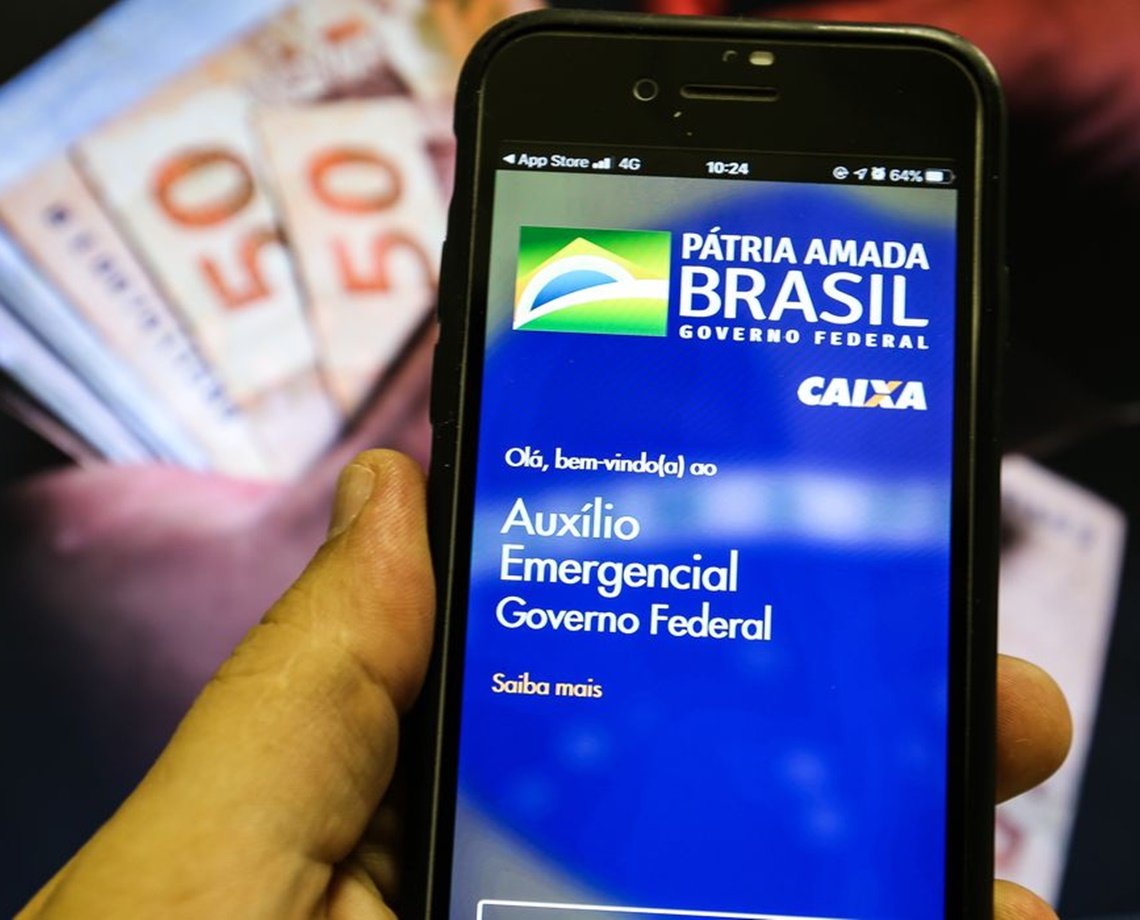 Governo notifica 627 mil pessoas a devolver auxílio emergencial; entenda