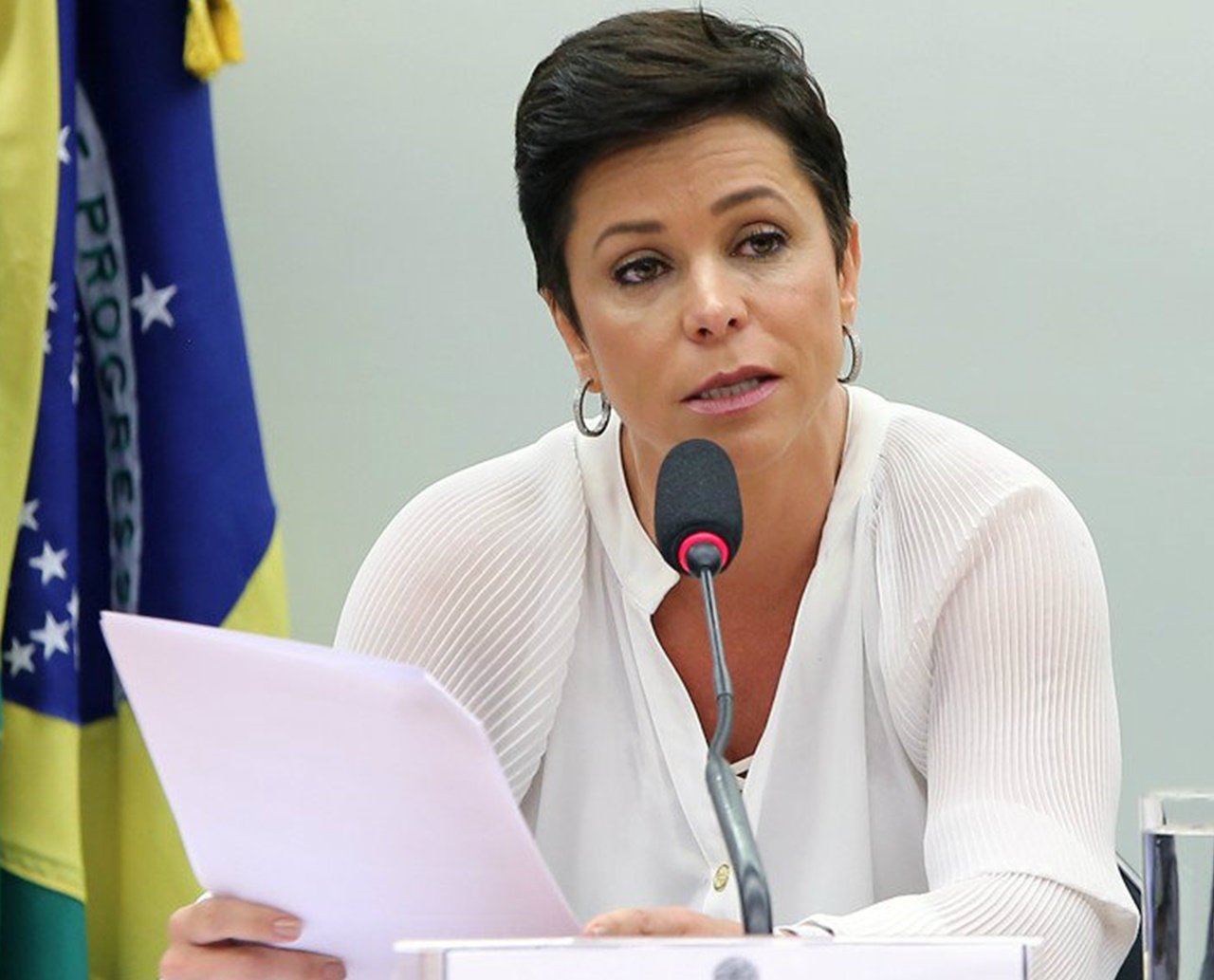 PTB anuncia expulsão de blogueiro bolsonarista e filha de Roberto Jefferson; Cristiane Brasil respondeu o anúncio: “Quero ver”