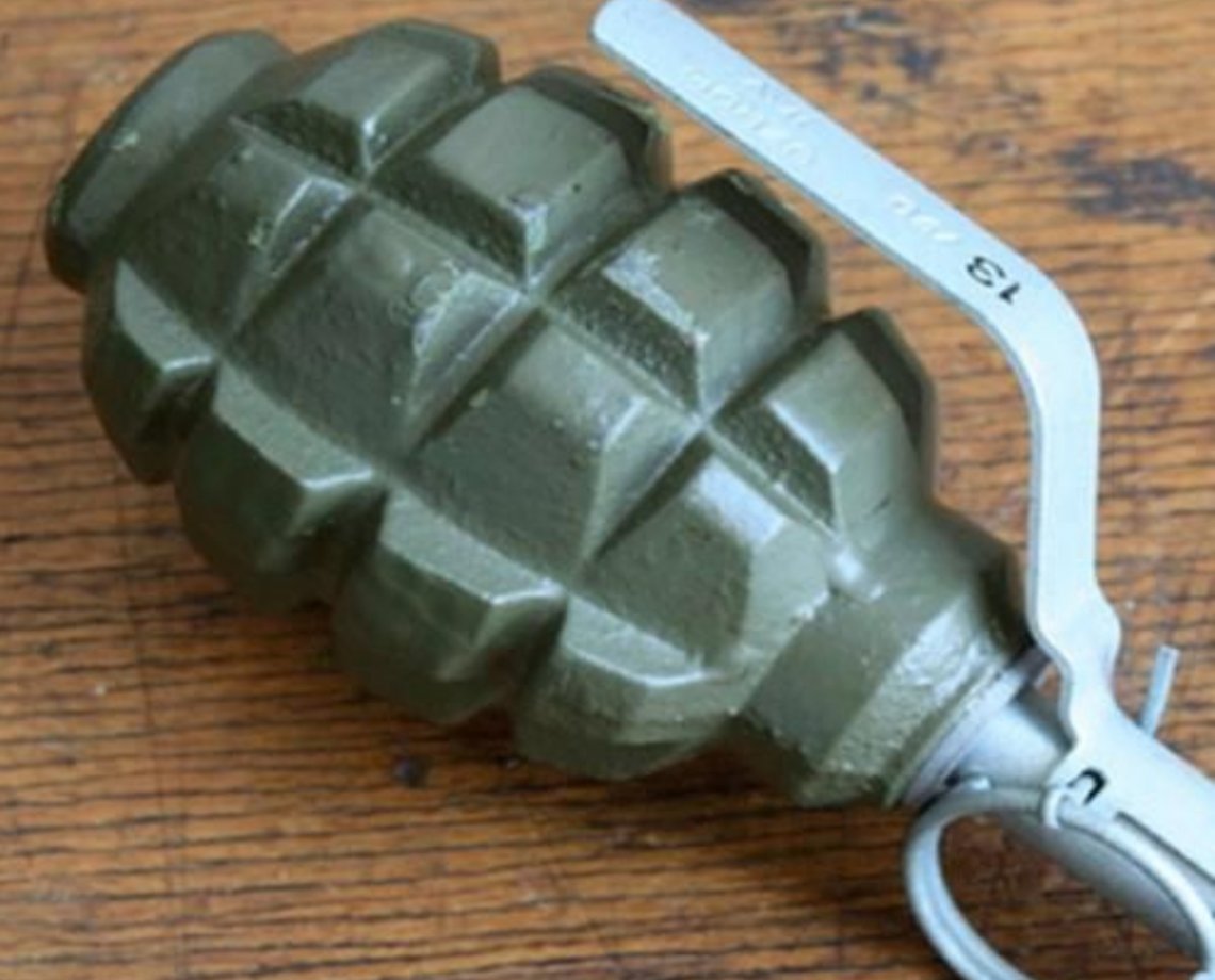 Policiais são recebidos a tiros no Buracão; bandidos ainda lançaram uma granada