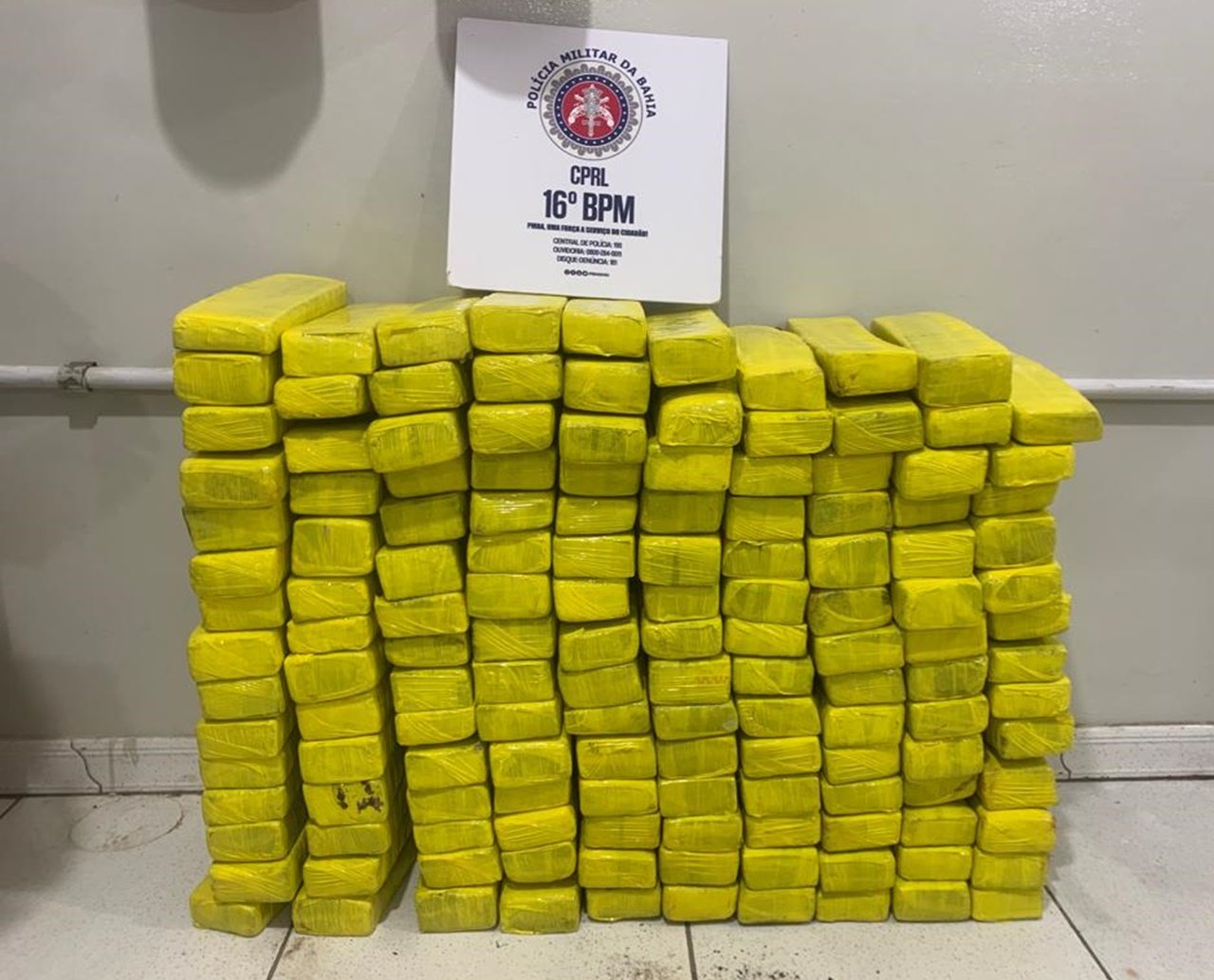 Polícia Militar apreende 130 quilos de maconha em interior da Bahia; suspeitos são presos em flagrante