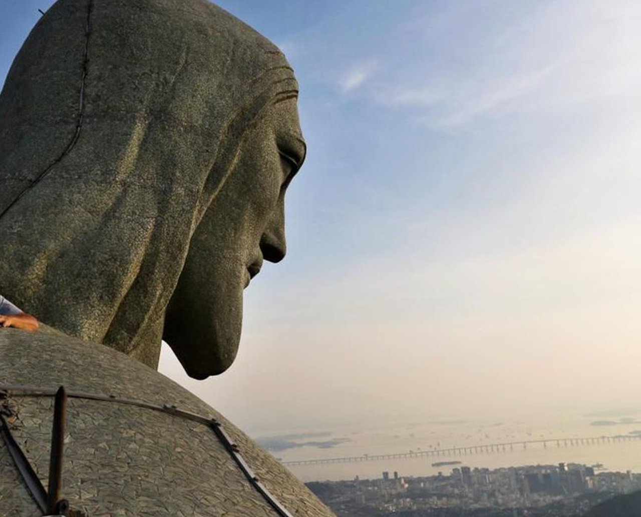 Rio de Janeiro celebra os 90 anos do Cristo Redentor; monumento de 38 metros de altura fica no alto do Morro do Corcovado