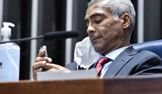 Romário diz que prefere Bolsonaro a Lula e opina que antes “o país estava uma merda”