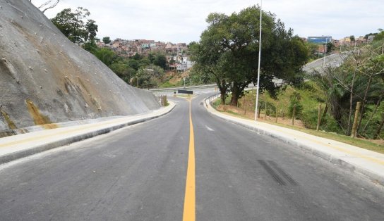 Com iluminação em LED, nova via é inaugurada em Jardim Nova Esperança; obra facilita acesso à Paralela e Pau da Lima