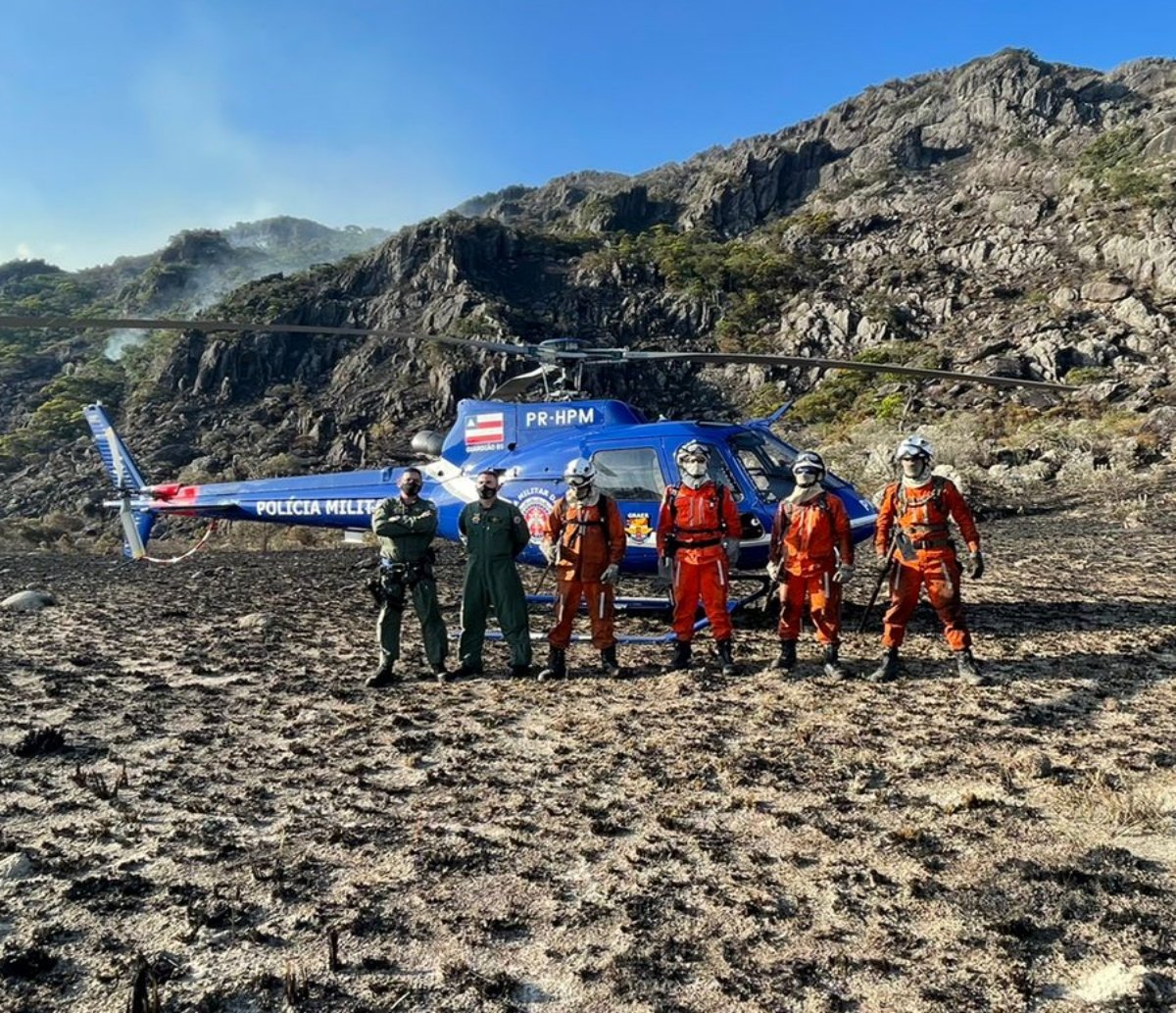 Bombeiros militares continuam combatendo incêndios florestais em 16 cidades no interior do estado