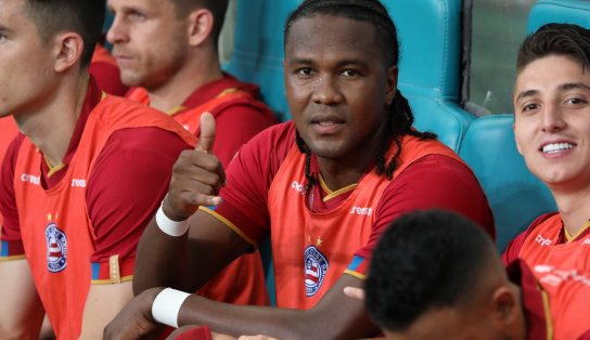 Bahia quis preservar "intimidade" de Rodallega, mas acaba revelando motivo que tirou o jogador de duas partidas: "otite"