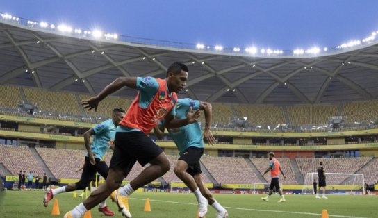 Brasil e Uruguai se enfrentam nesta quinta-feira em jogo válido pelas Eliminatória da Copa do Mundo