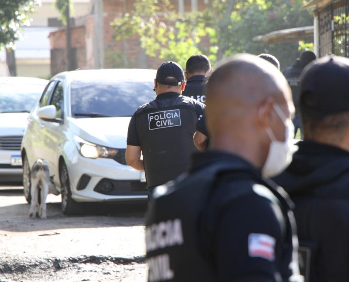 Suspeito de envolvimento na morte de guardador de carro da Barra é preso; policia faz operação no bairro após sequência de crimes