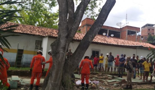 Muro de colégio cai e mata criança de 12 anos em Itabuna; pai está gravemente ferido - Aratu On