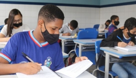 Aulas 100% presenciais na rede estadual de ensino começam nesta segunda-feira; são cerca de 900 mil estudantes