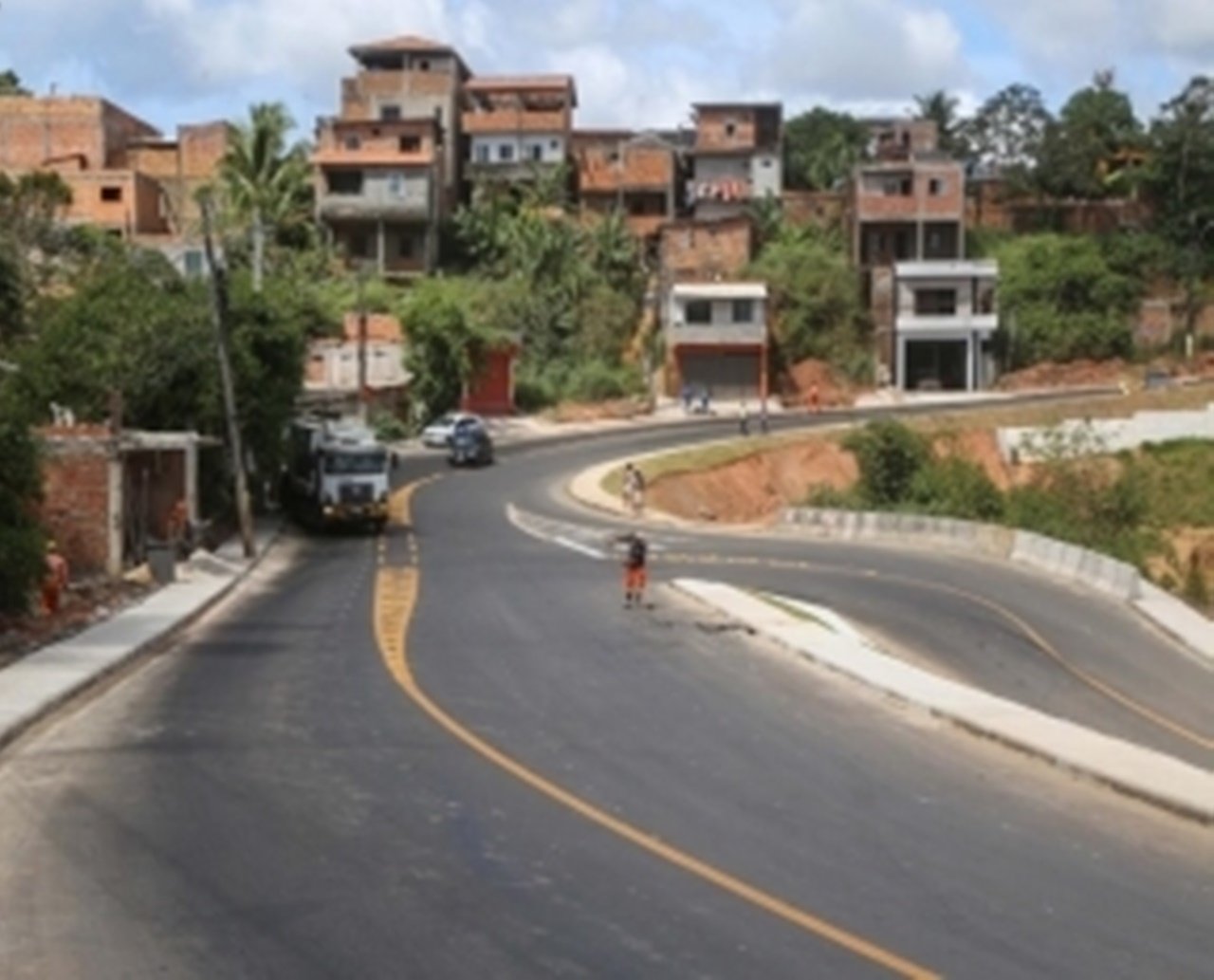 Motociclista morre em acidente na Avenida Aliomar Baleeiro, em Salvador; vítima era cabo da PM