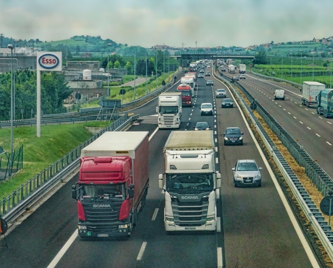 Caminhoneiros prometem greve nacional se governo não atender pedidos; associações entregam lista de reivindicações