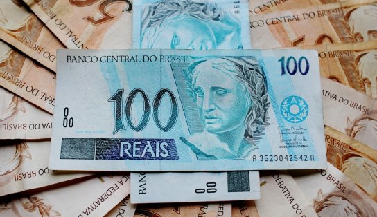 Auxílio Brasil deve ser de R$ 300 por mês, reafirma ministro João Roma 