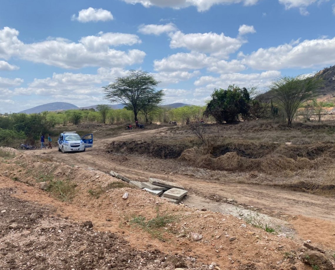 Criança de dois anos é achada morta perto de rio e mãe é presa suspeita de homicídio na Bahia 