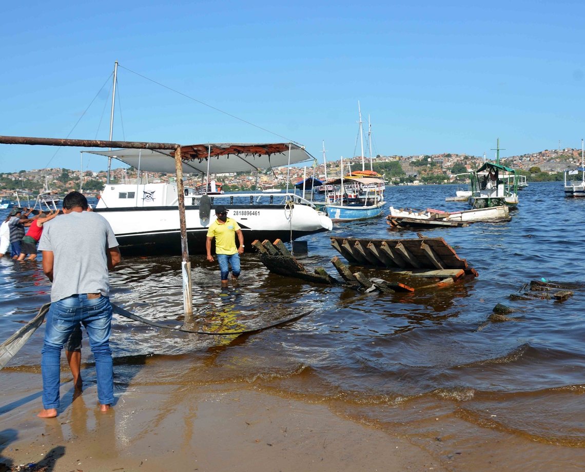 Estacionou seu barco na Ribeira e nunca mais foi buscar? cuidado, que a Semop vai levar!