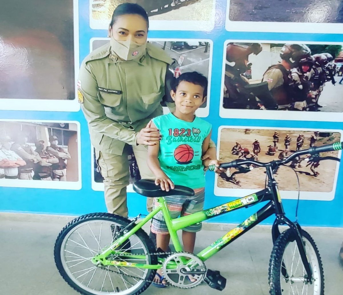 Garoto de 7 anos que guarda carros em Jequié é presenteado com bicicleta nova