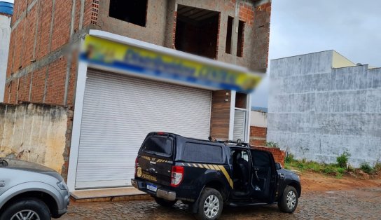 PF cumpre mandados de busca e apreensão em operação de combate ao contrabando de cigarro na Bahia