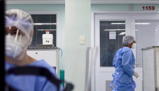 China tem novo surto de Covid-19; voos são cancelados e testagem de massa será feita