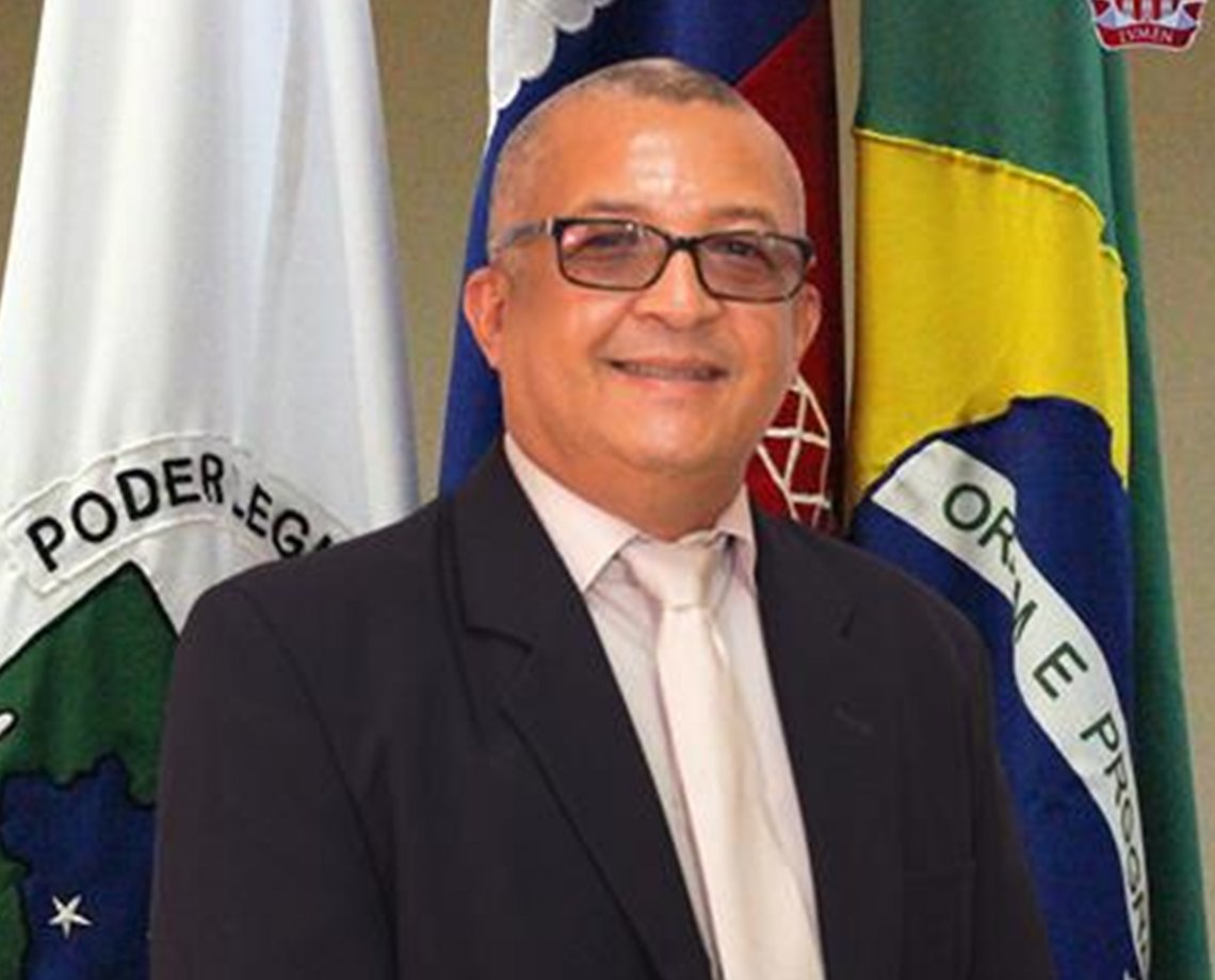 Armado, presidente da Câmara de Candeias é acusado de ameaçar representante de site dentro de delegacia; Polícia Civil apura caso