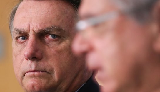 Guedes pede demissão após se irritar por conta do novo valor do Auxílio Brasil, mas Bolsonaro tenta reverter situação 