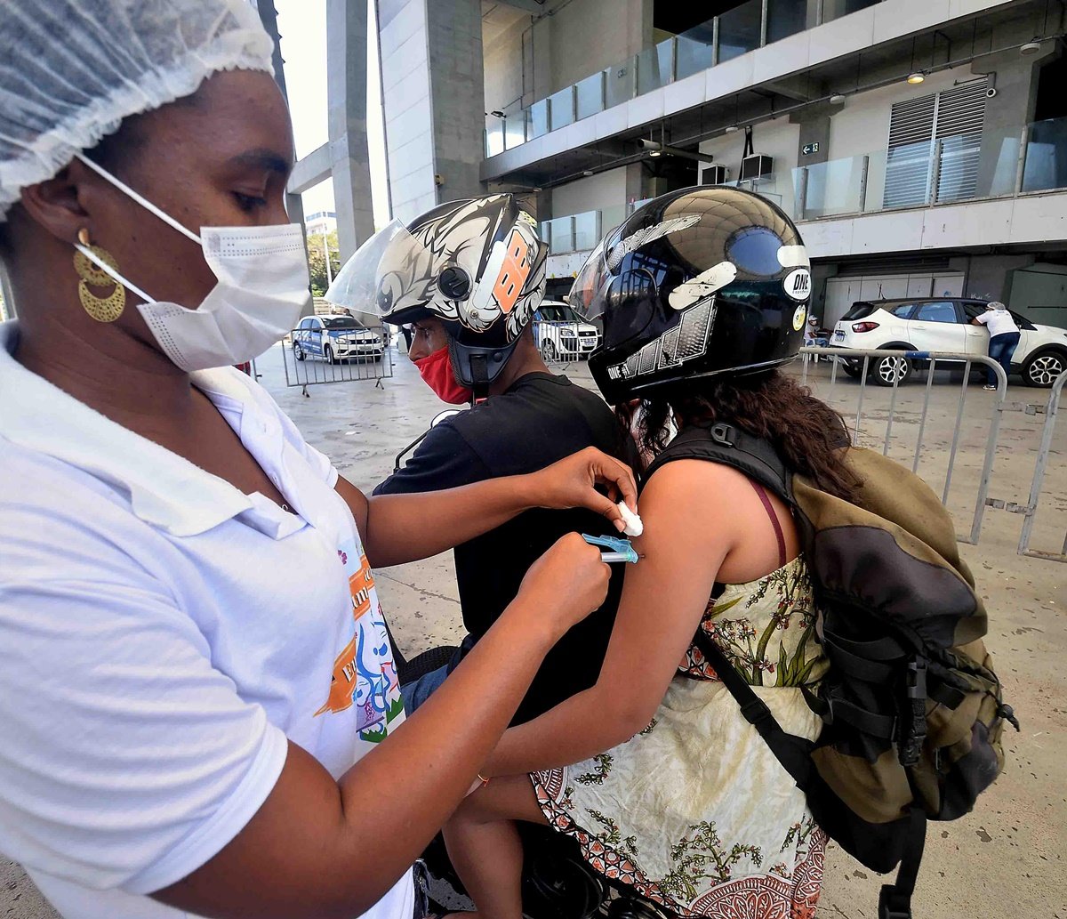 Vacinação contra Covid-19 é suspensa em Salvador neste domingo