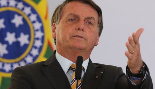 Gasolina vai subir de novo e Bolsonaro afirma que governo não interferirá no preço de combustíveis