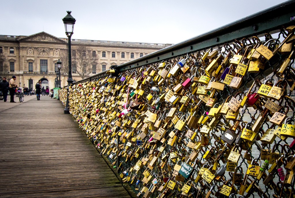 Paris vai retirar 45 toneladas de &#8216;cadeados do amor&#8217;