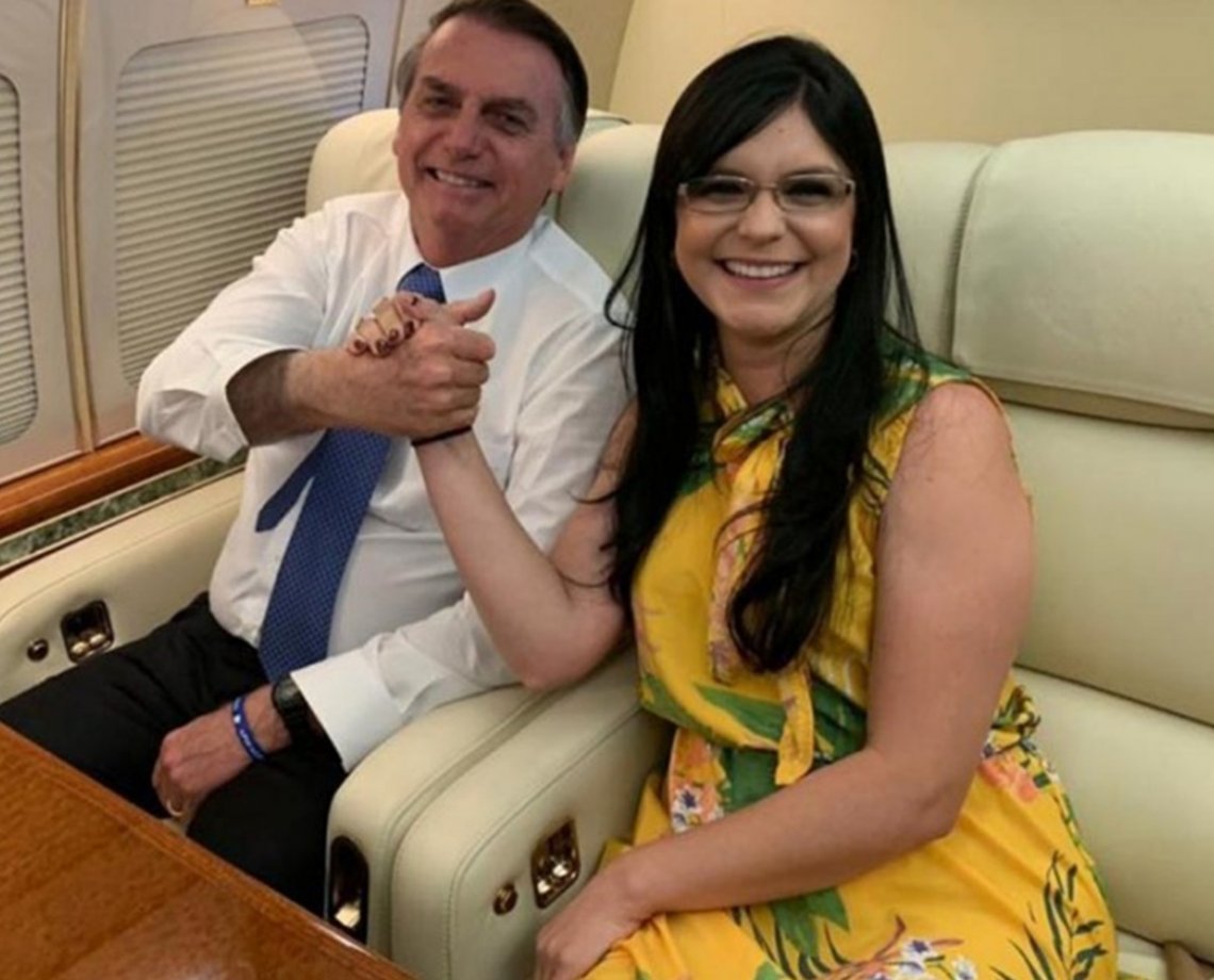 Ex-aliada de Bolsonaro, Dayane Pimentel ironiza presidente: “Virou refém do centrão”