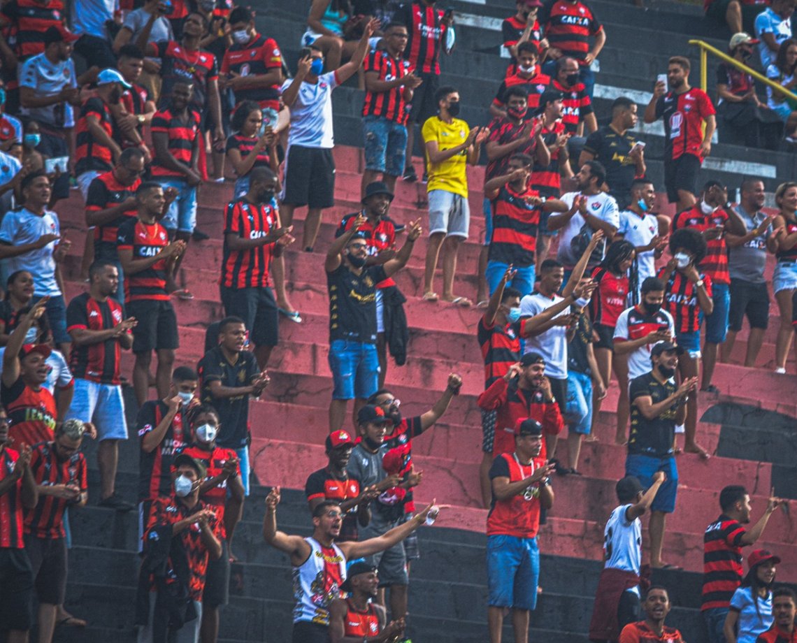 Rui Costa amplia capacidade de público nos estádios para 50%; "que a medida seja um estímulo ao Bahia e Vitória”