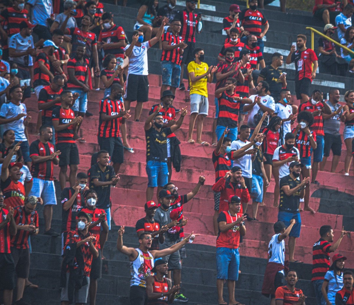 Rui Costa amplia capacidade de público nos estádios para 50%; "que a medida seja um estímulo ao Bahia e Vitória”