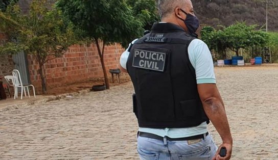  Polícia prende homem investigado por atacar mulher com golpes de facão no interior da Bahia