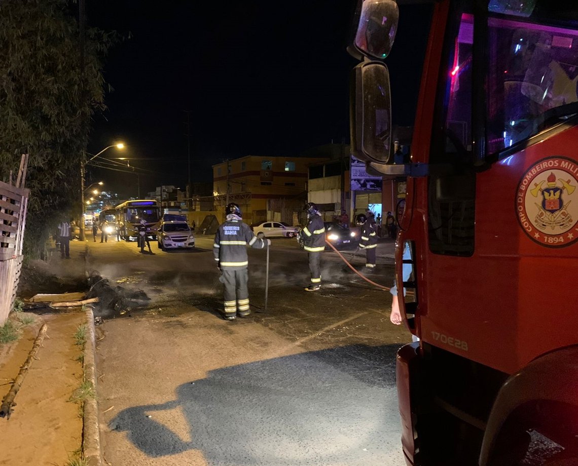 Mototaxistas fazem novo protesto contra aumento de gasolina e fecham Base Naval; assista